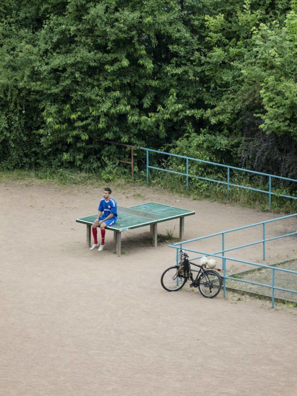 Photographer Spies On A Public Ping-Pong Table For 5 Years